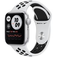 Apple Watch Nike SE 40mm stříbrný hliník s platinovým/černým sportovním řemínkem