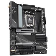 GIGABYTE X670 AORUS ELITE AX / AMD X670 / AM5 / 4x DDR5 DIMM / 4x M.2 / HDMI / USB-C / WiFi / ATX