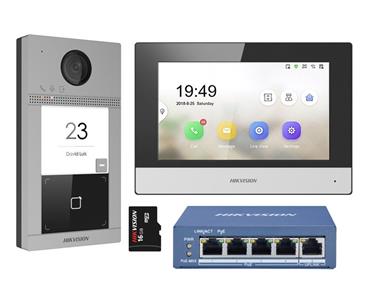 Hikvision DS-KIS604-S(B) kit IP videotelefonu, bytový monitor + dveřní stanice + switch + microSD