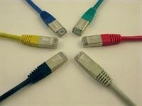 Netrack patch kabel RJ45, s litou ochranou, Cat 5e FTP, 15m červený