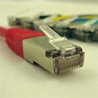 Netrack patch kabel RJ45, s litou ochranou, Cat 5e FTP, 2m červený
